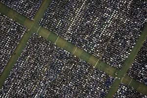 Así celebraron una multitudinaria graduación en Wuhan sin distanciamiento social