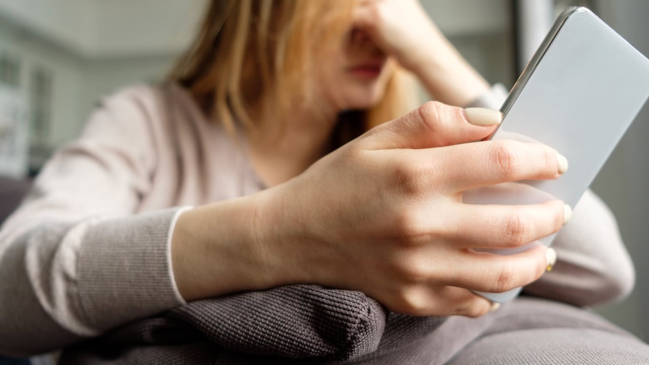 Bloquear, silenciar o seguir en contacto: la IA identifica formas de manejar el vínculo digital.