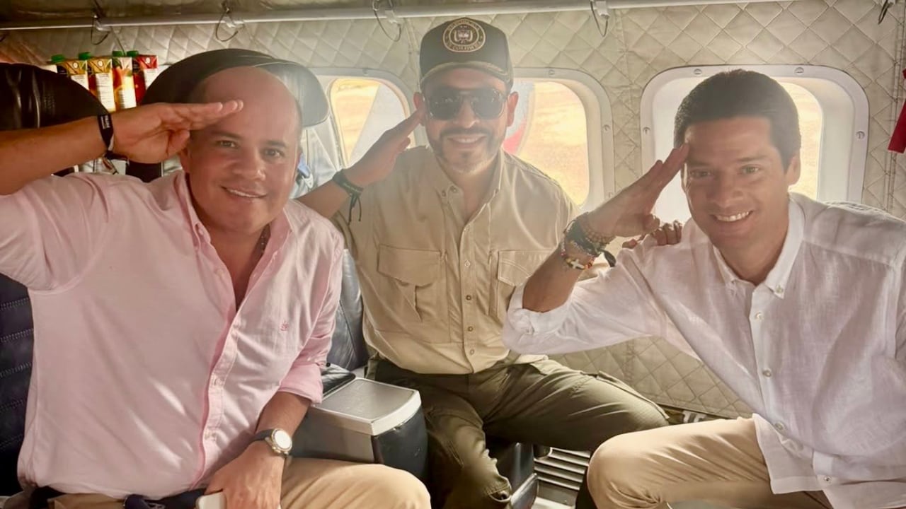 Llegada del presidente Abelardo De La Espriella a Sucre junto con el ministro de Comercio, Mauricio Gómez Amín.