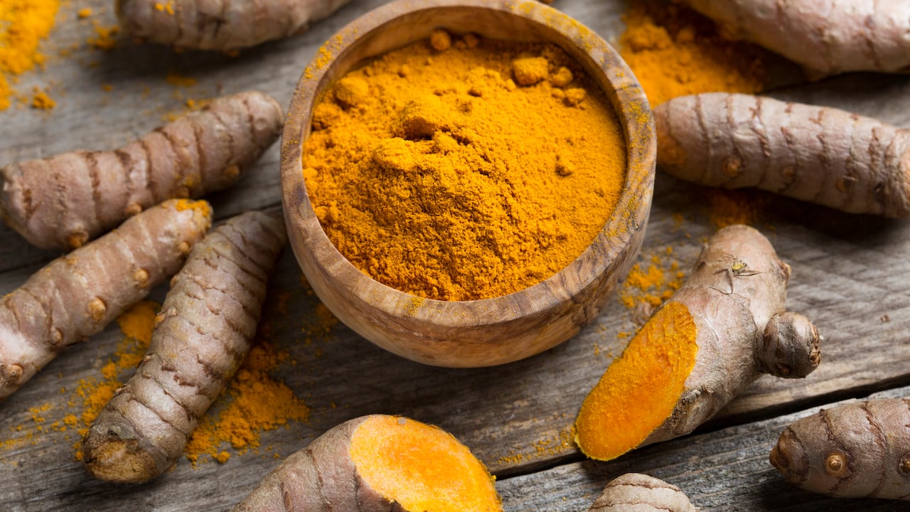 Por sus propiedad antiinflamatorias, la cúrcuma puede ayudar a regular los niveles de azúcar en la sangre Foto: Getty images.