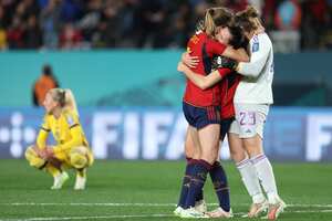 Las jugadoras españolas celebran su victoria tras el final del partido de fútbol de semifinales de la Copa Mundial Femenina de Australia y Nueva Zelanda 2023 entre España y Suecia en Eden Park en Auckland el 15 de agosto de 2023. (Foto de Michael Bradley / AFP).
