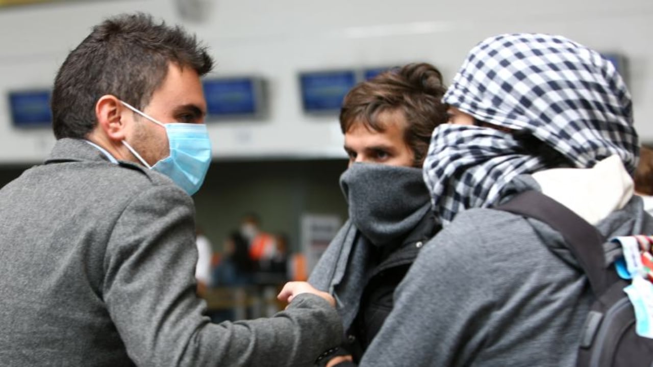 En una encuesta reciente, se mostró cómo en China el 42.6 por ciento de los ciudadanos en China presentan ansiedad relacionada con el brote epidémico y el 16.6 por ciento están lidiando con síntomas depresivos moderados o severos.