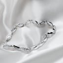 Las pulseras se deben limpiar con precaución para no causar daños en el material.