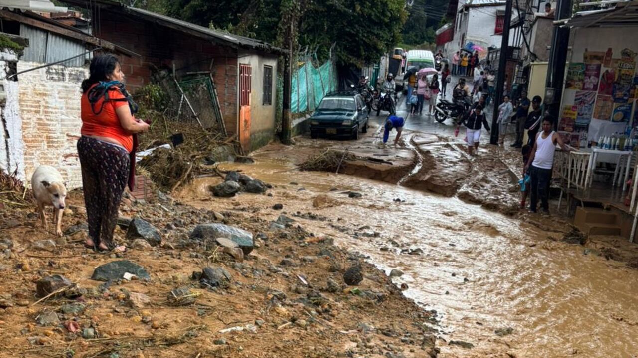 Emergencia tras fuertes lluvias en Medellín, Antioquia.