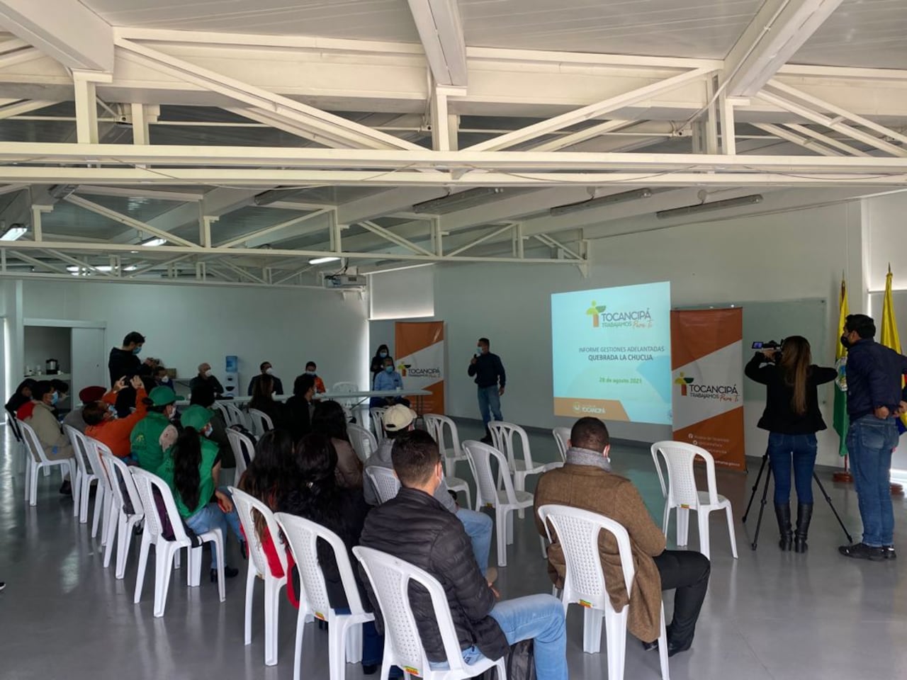 Stiven Londoño, presidente de la Fundación Ambientalistas de Corazón, dio un discurso como representante de la comunidad.