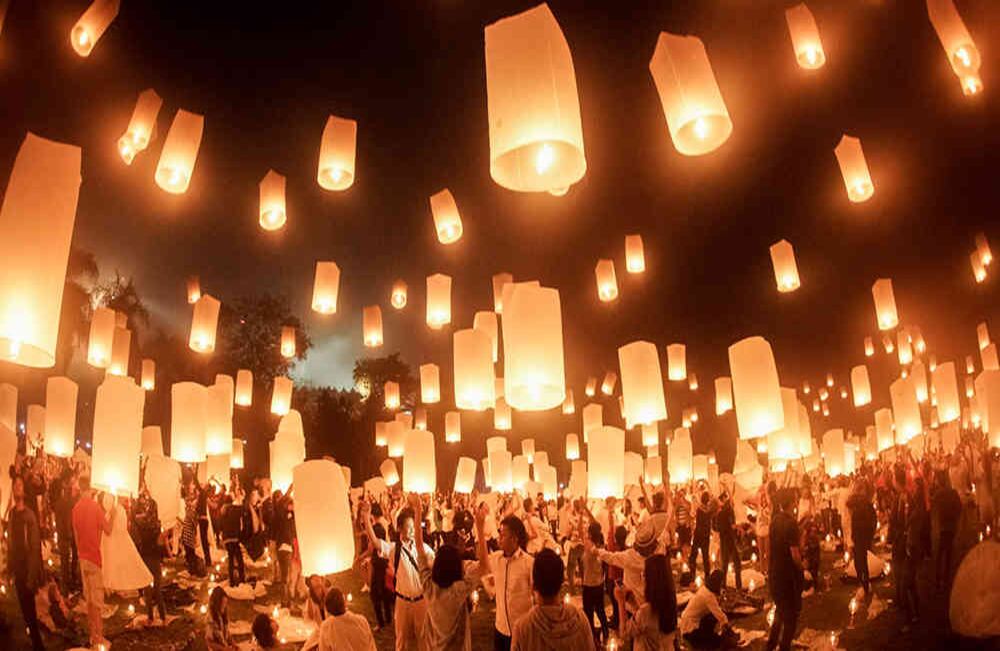 En el Día de Vesak en Magelang, los budistas indonesios celebran el nacimiento, la iluminación del nirvana y el fallecimiento del Buda Gautama lanzando linternas al aire en el templo de Borobudur. Foto: Getty Images.