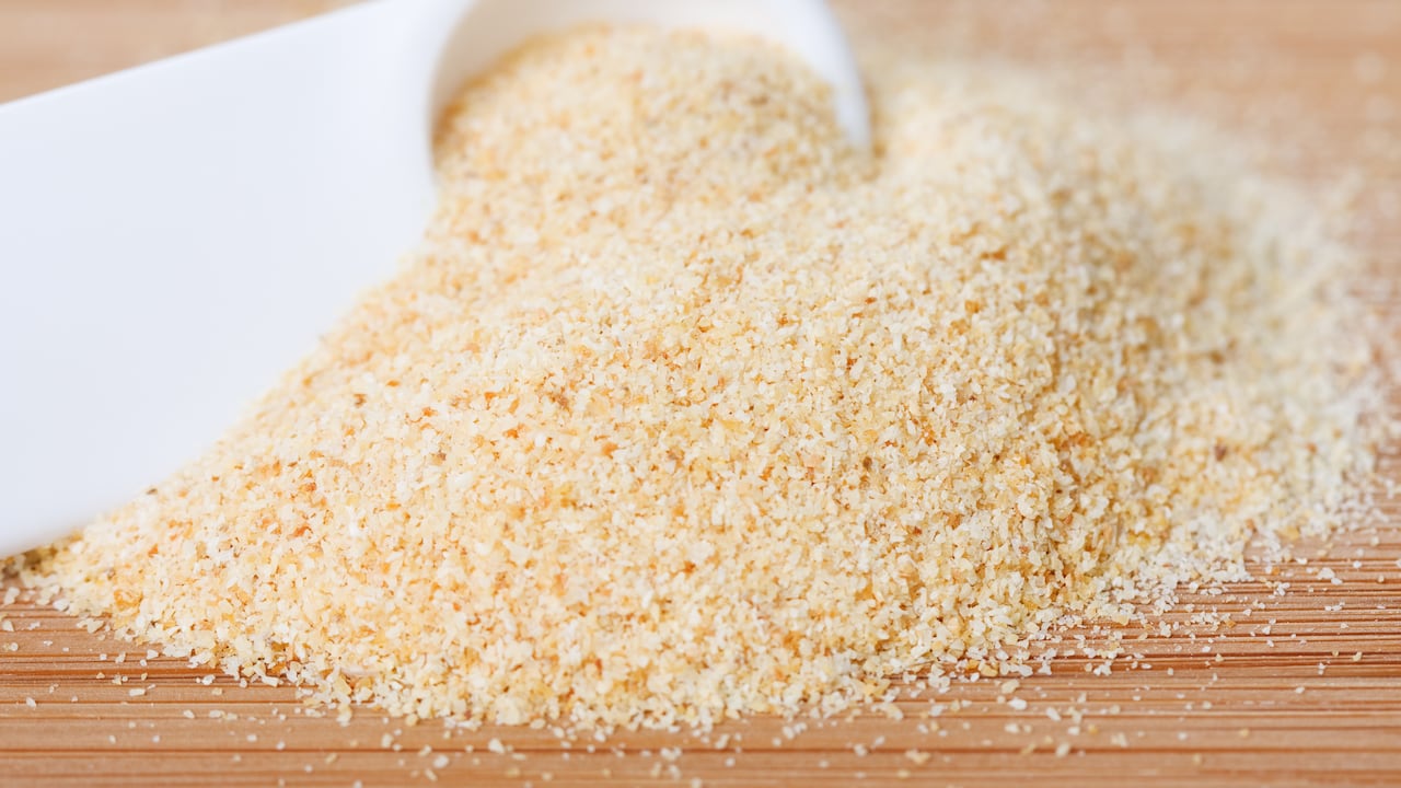 El ajo en polvo es una buena alternativa para ahuyentar las cucarachas.