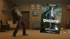 En 'Digger', el hombre más poderoso del mundo se embarca en una frenética misión para demostrar que es el salvador de la humanidad antes de que el desastre que ha desatado lo destruya todo.