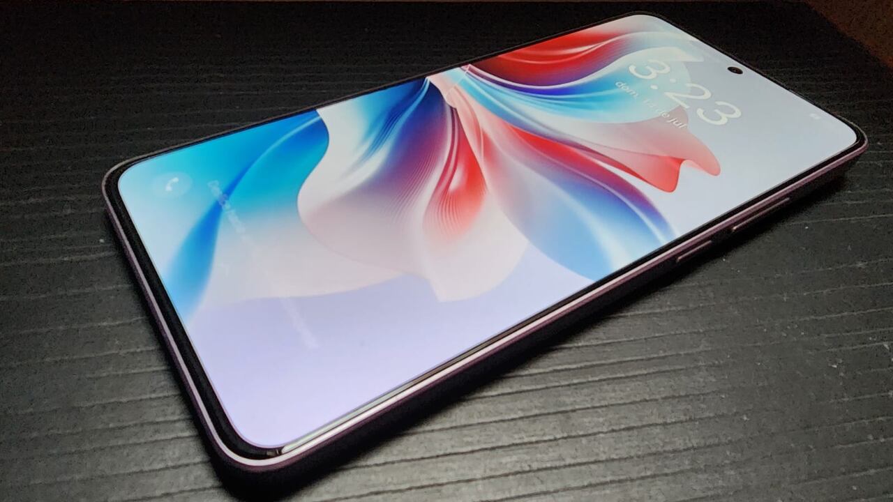 El OPPO Reno11 F 5G cuenta con una pantalla de 6.7 pulgadas