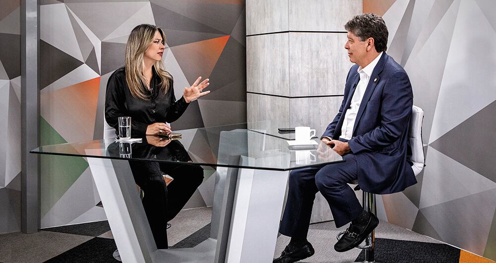 Bruce Mac Master en entrevista con Vicky Dávila, directora de SEMANA: 