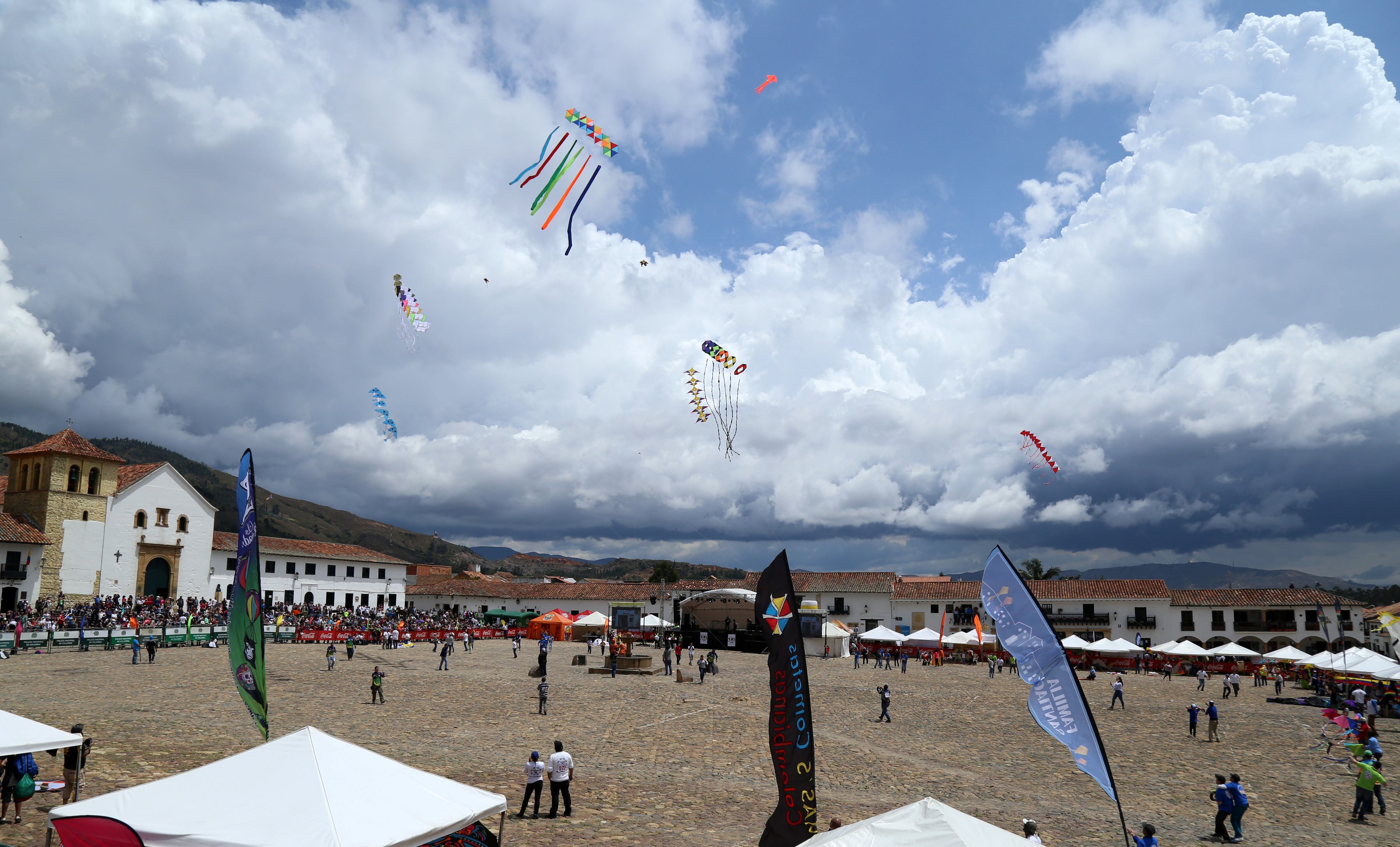 Del 17 al 19 de agosto se llevará a cabo el Festival del Viento y las Cometas en Villa de Leyva (Boyacá).