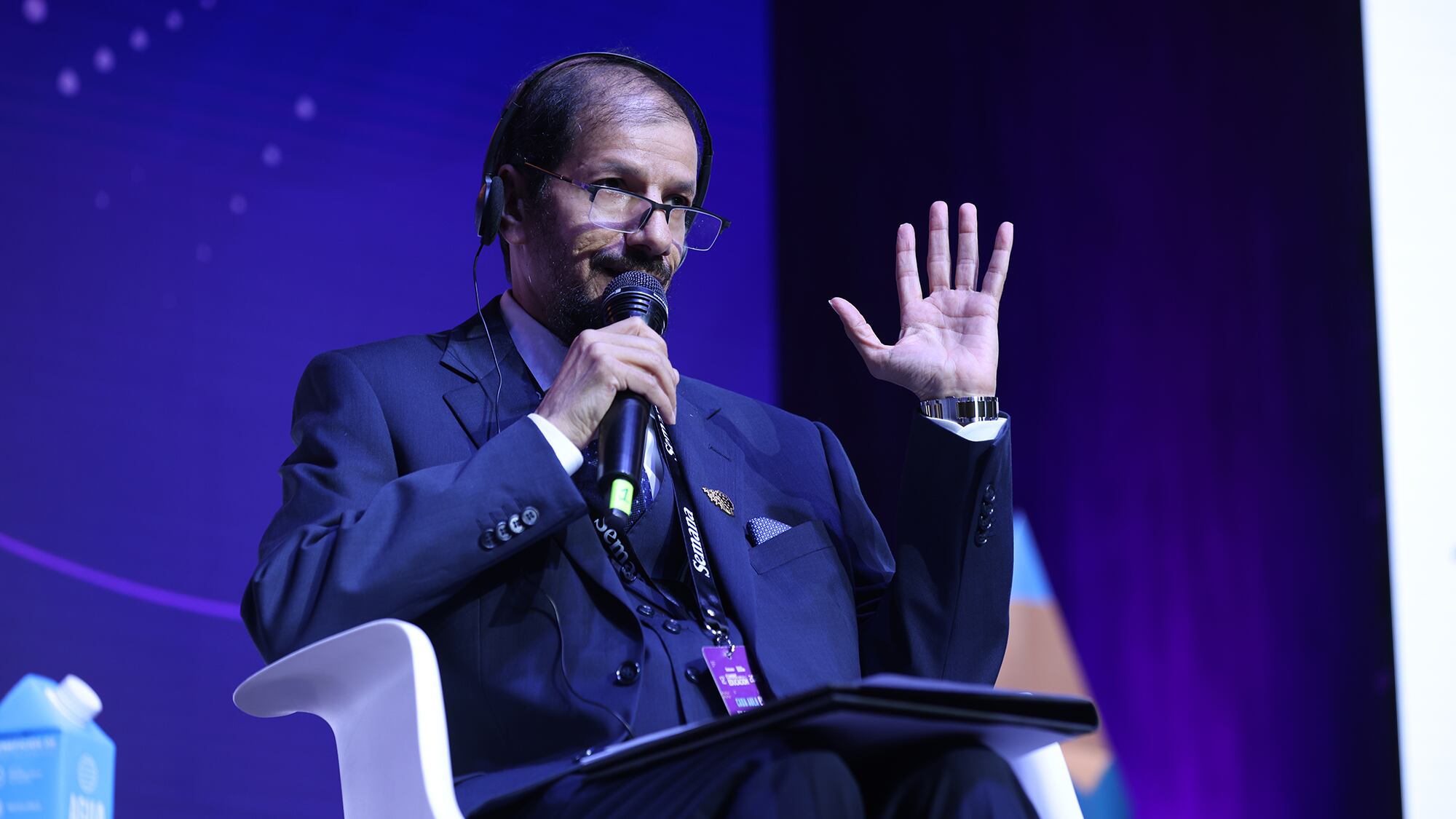 Mansour Abdullah Al Mansour, ganador del Global Teacher Prize 2025.