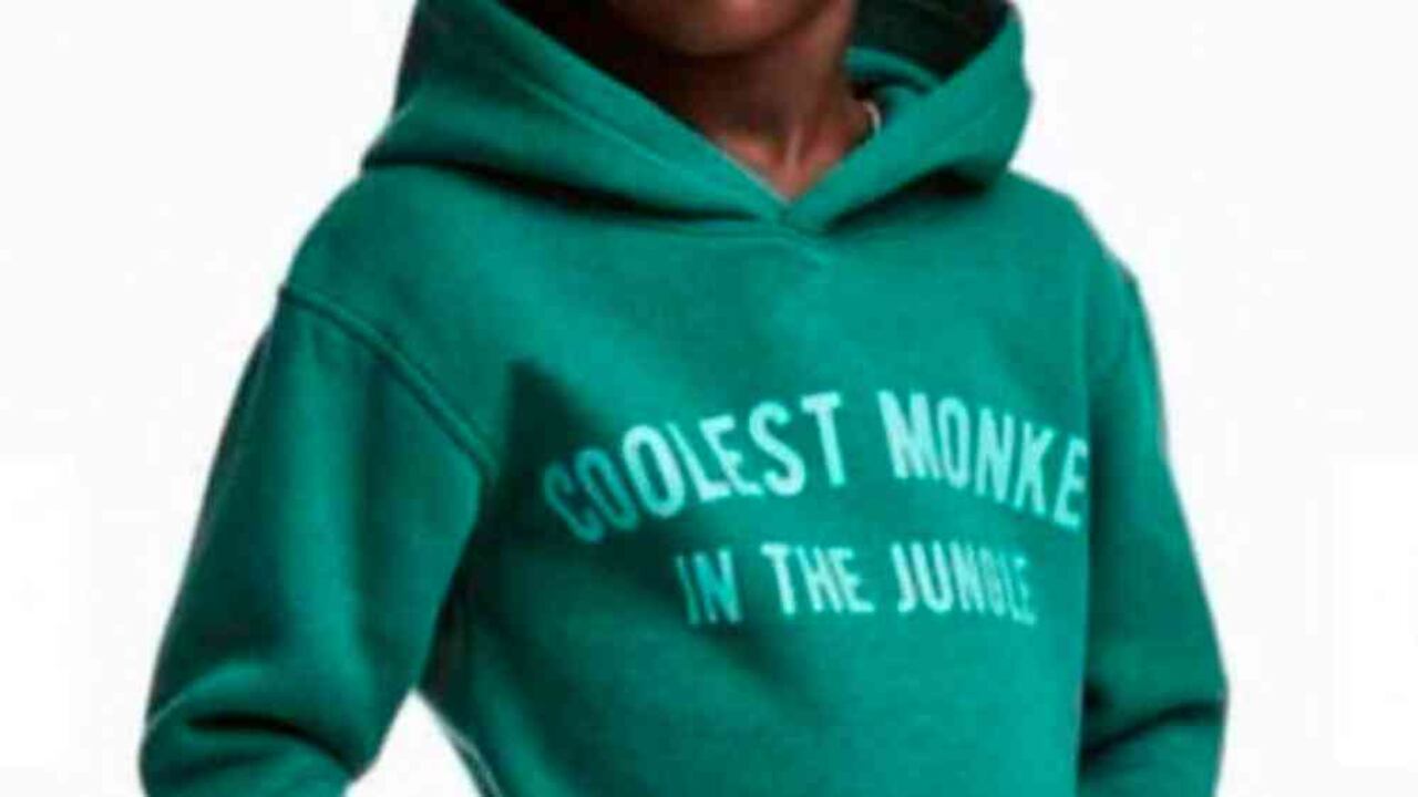 "El mono más genial de la jungla" decía el mensaje en una sudadera de H&M la cual fue motivo de la polémica. (Foto: H&M)