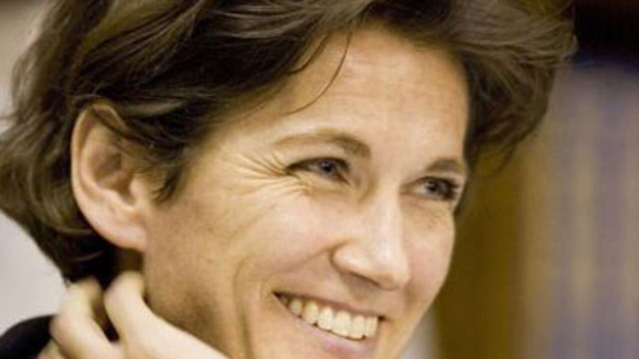 Teller es economista de formación. Por su trabajo en la ONU, vivió en Tanzania, Bangladesh y Mozambique.