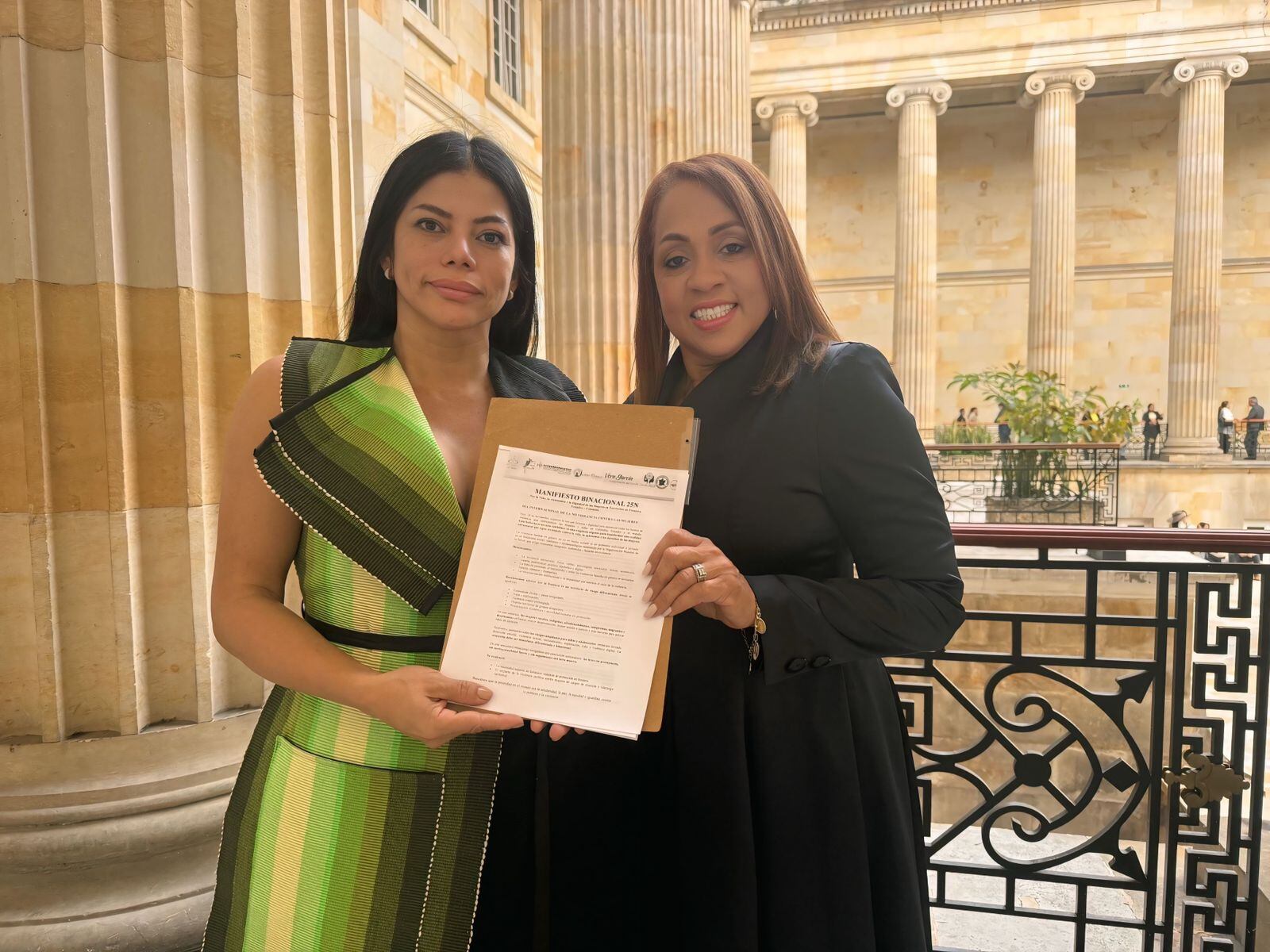 Lideresa Claudia Cabrera radica Manifiesto Binacional 25N en el Congreso