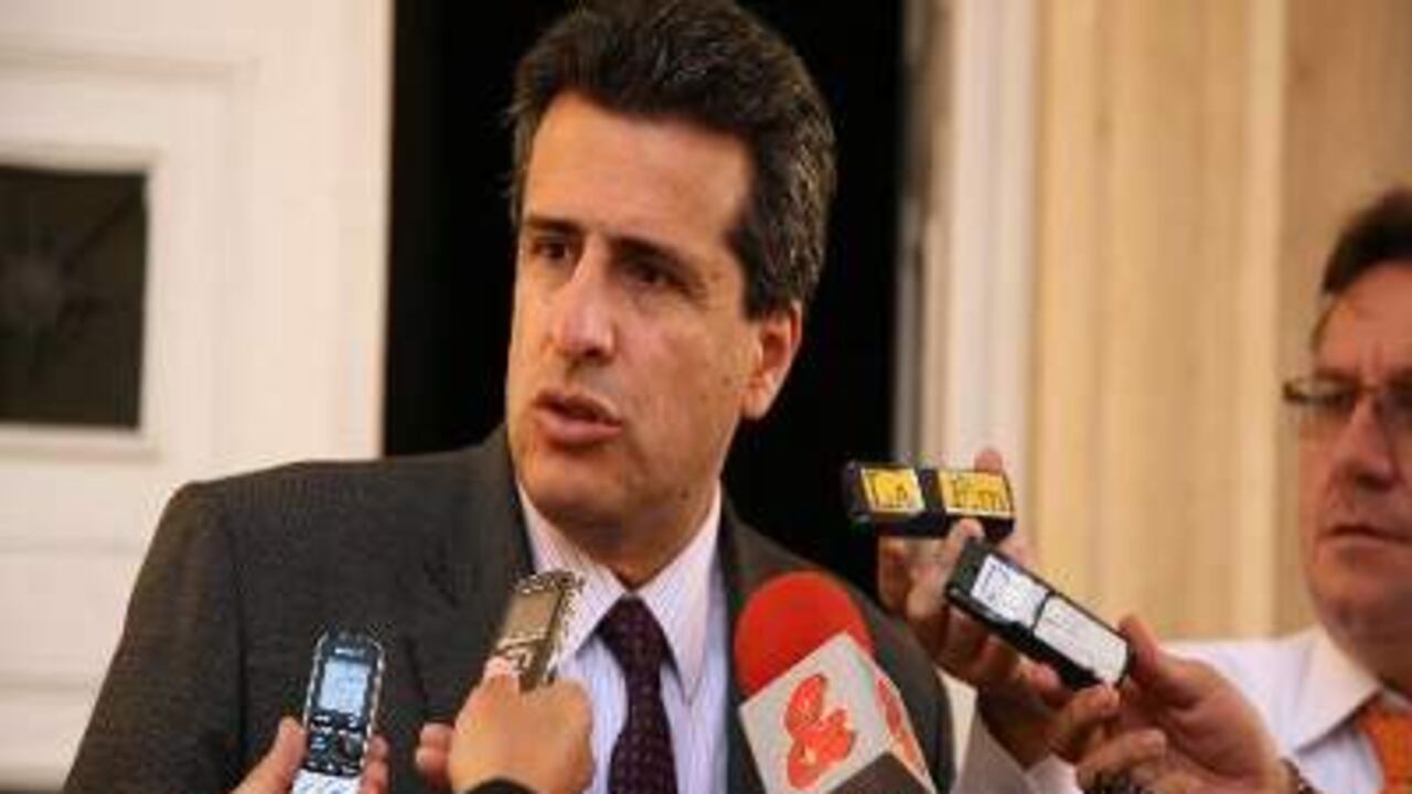 El senador Luis Fernando Velasco cuestionó hasta la defensa de Colombia en el Tribunal de La Haya para defender la soberanía del archipiélago de San Andrés, Providencia y Santa Catalina
