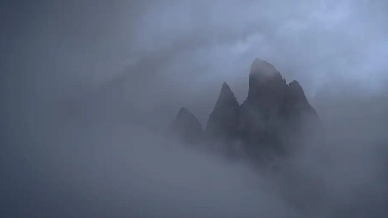Científicos han descubierto que se oculta bajo la capa blanquecina que borra el paisaje pulsa, respira y actúa.