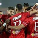 Luto en equipo de Egipto pot muerte del técnico de El-Magd, el señor Adham El-Selhadar tras un paro cardíaco provocado por la emoción de celebrar un gol de su equipo en el último minuto