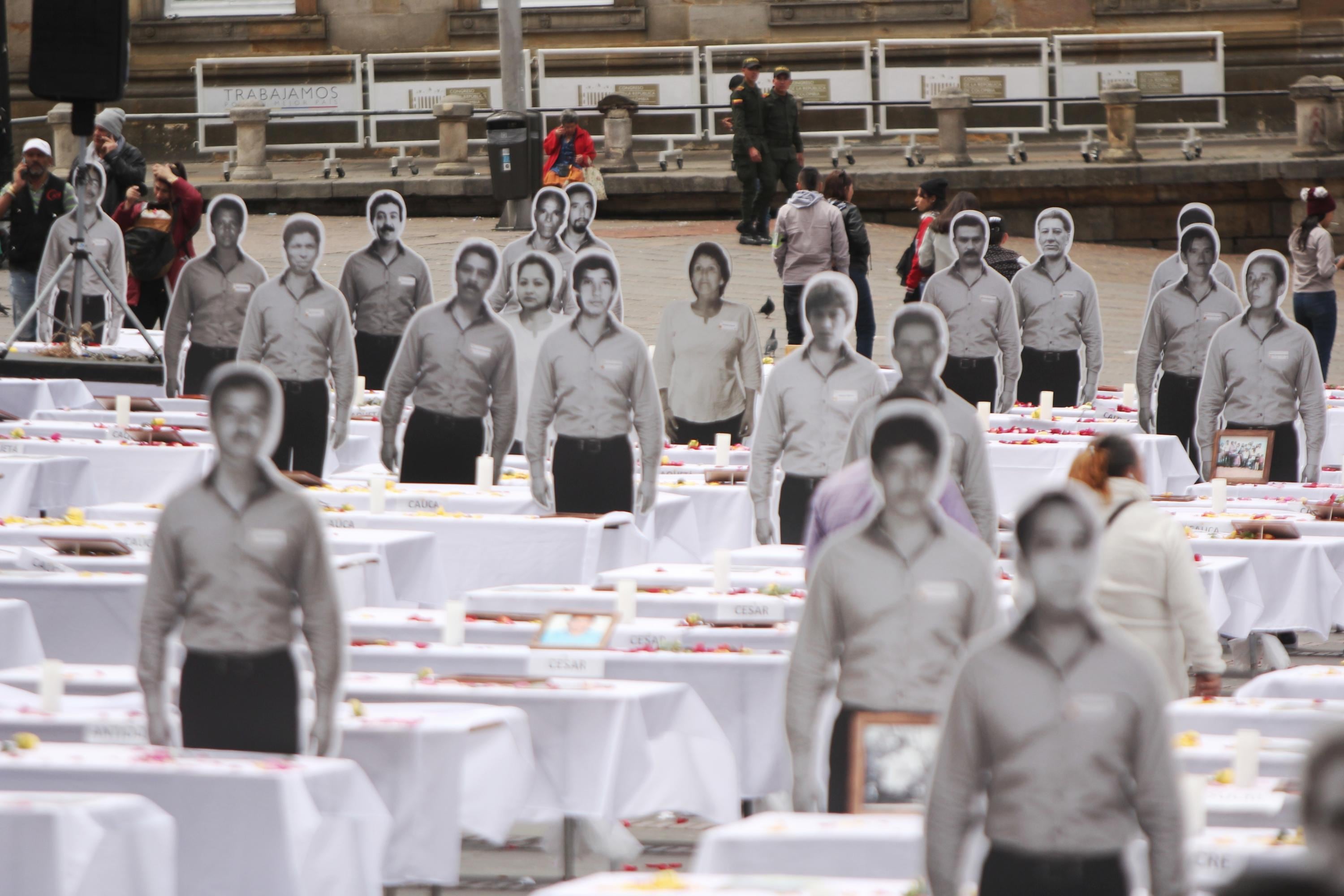 En la década de 1980 en Colombia se produjo el exterminio de la Unión Patriótica por parte de grupos paramilitares.