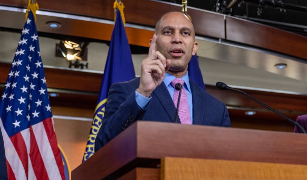 Hakeem Jeffries sumó 212 votos de todos los Demócratas en la Cámara de Representantes en la elección para el nuevo presidente de esta ala del Congreso
