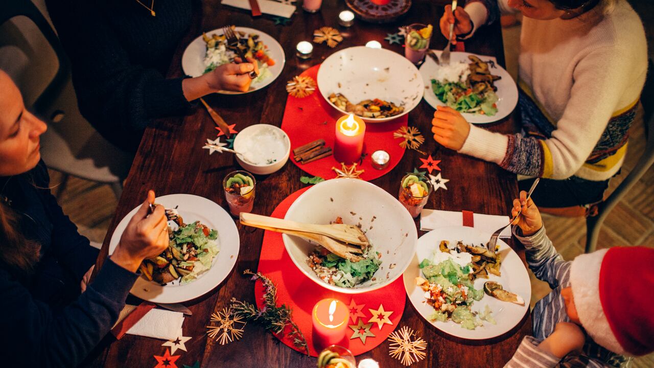 Cuidar las porciones en los eventos de fin de años e instar mantener una dieta de bajo indice glucémico son las claves para mantenerse saludable en las fiestas de fin de año