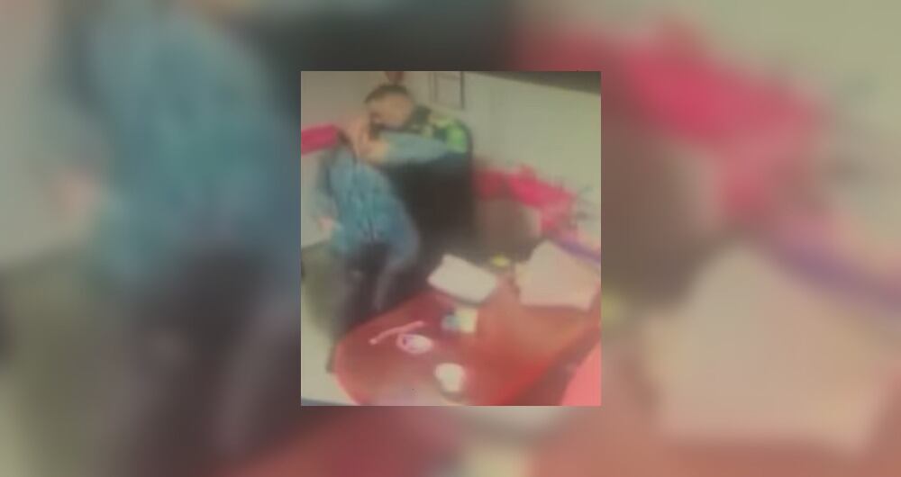 La supuesta agresión del patrullero de la policía, que se quitó la vida, a su expareja, a quien disparó tras encontrarla con otra persona en un motel de Bogotá