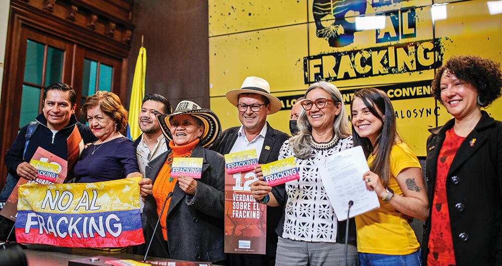 Apoyado por 82 congresistas y liderado por organizaciones sociales, como la Alianza Colombia Libre de Fracking, fue radicado en el Congreso un proyecto de ley para prohibir esa técnica no convencional, que hoy, paradójicamente, hace que la producción de Ecopetrol crezca.