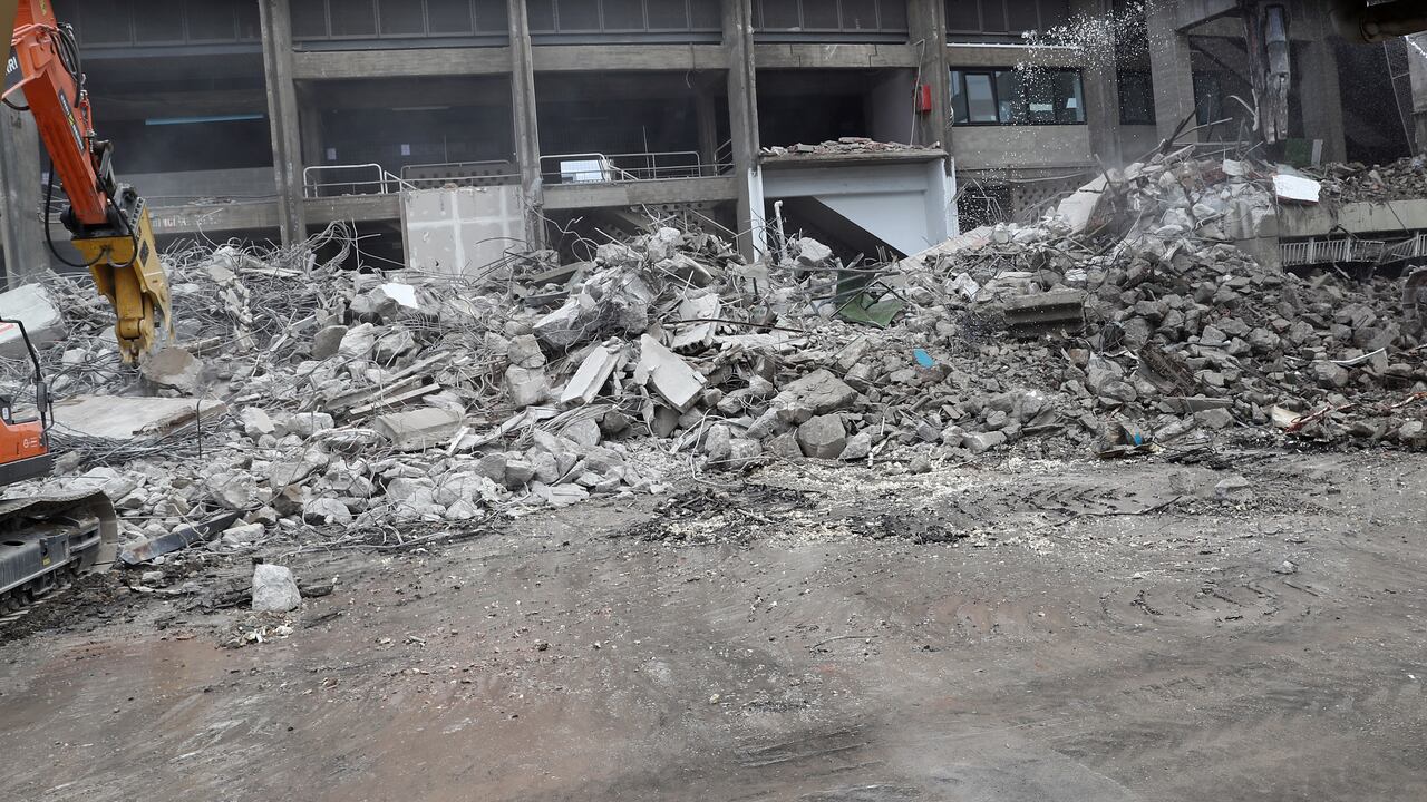 Los trabajos de demolición para la reconstrucción del Spotify Camp Nou se centran en la portería sur del estadio con el derribo de las gradas, en Barcelona, el 13 de junio de 2023. (Photo by Joan Valls/Urbanandsport /NurPhoto via Getty Images)