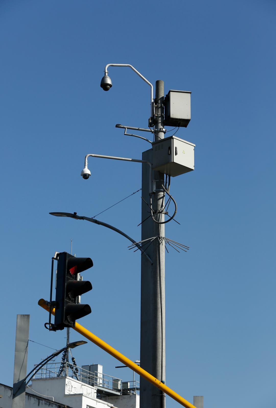 Las cámaras dispuestas por las autoridades de tránsito pueden detectar conductas que motiven la imposición de comparendos.