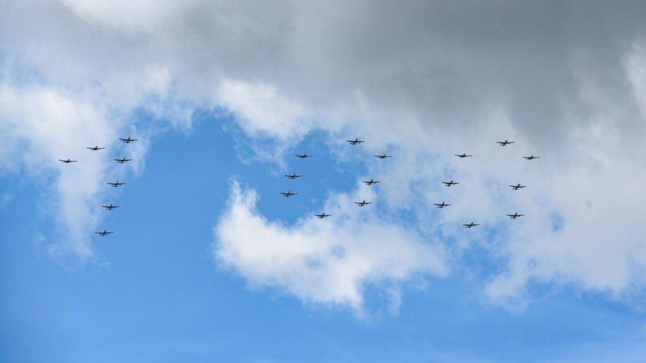 Una de las figuras con las que sorprendió la FAC fue la formación del número 100 por parte de 23 aeronaves.