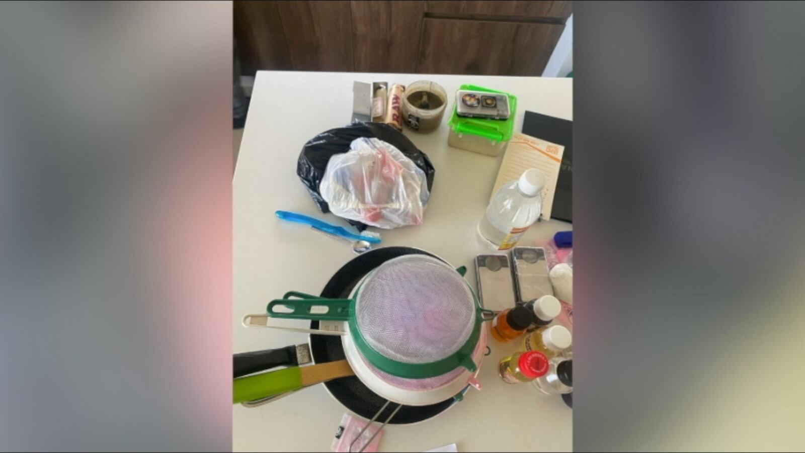 De manera casera los integrantes de una red mezclaban varios productos para crear drogas sintéticas.