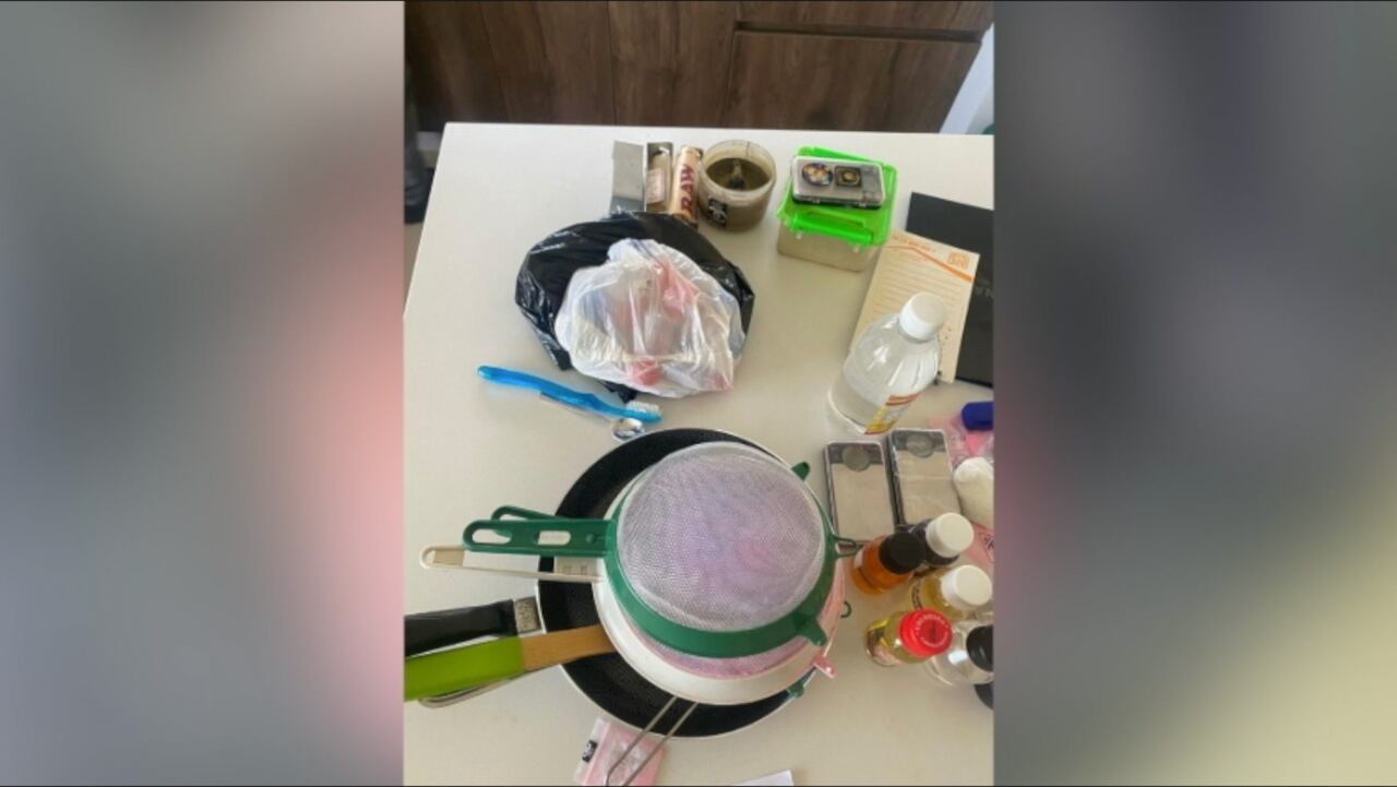 De manera casera los integrantes de una red mezclaban varios productos para crear drogas sintéticas.