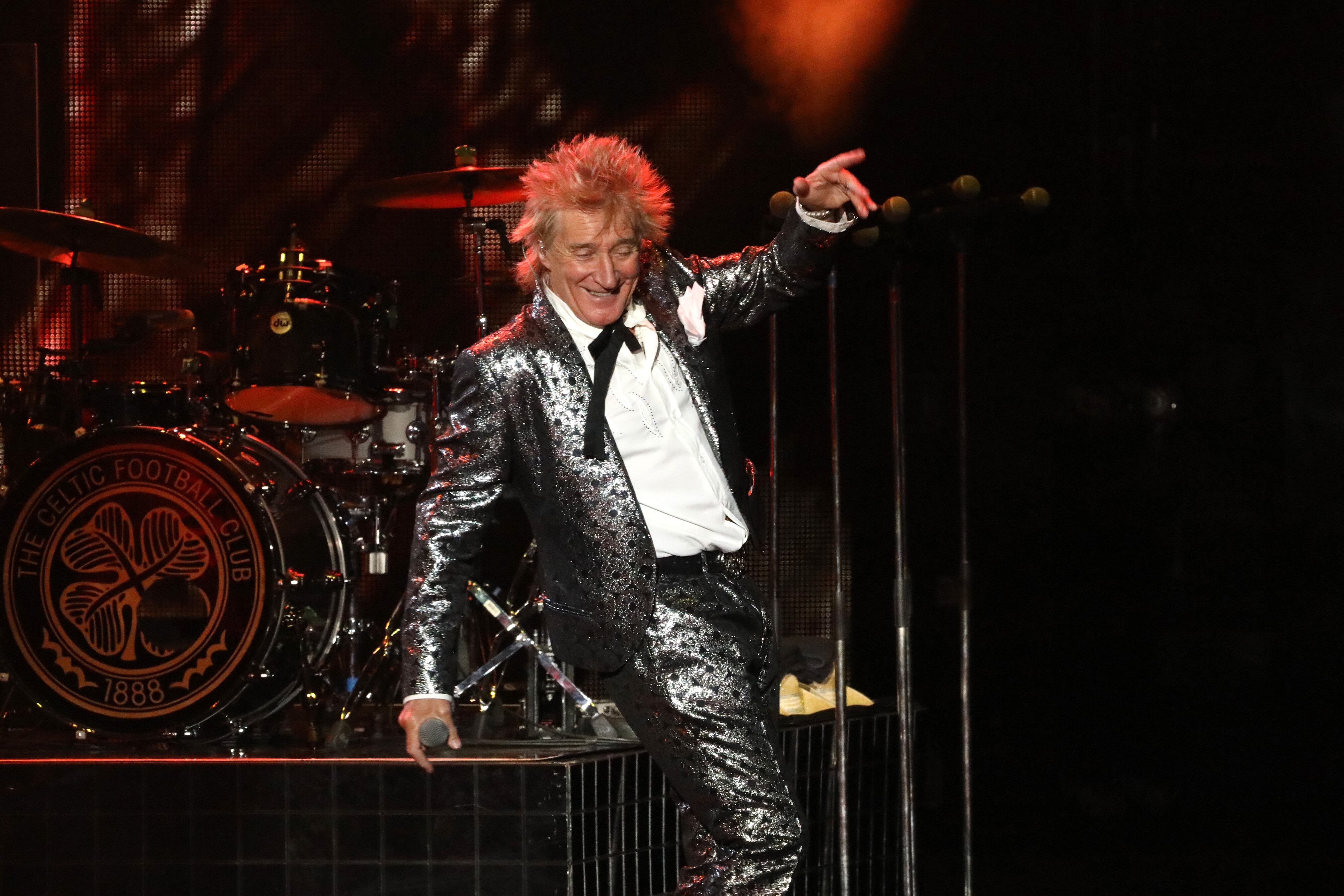 TORONTO, ONTARIO - JULY 26: Rod Stewart performs at Budweiser Stage on July 26, 2022 in Toronto, Ontario. (Photo by Jeremychanphotography/Getty Images)