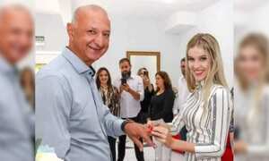 Alcalde se casó y después nombró en un cargo público a su suegra.