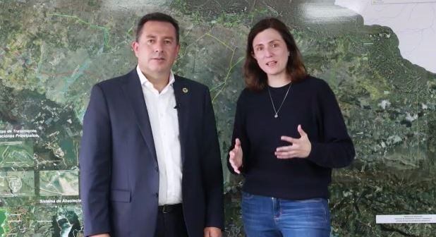 Alcalde de Cajicá, Fabio Ramírez, y la gerente del Acueducto de Bogotá, Cristina Arango.