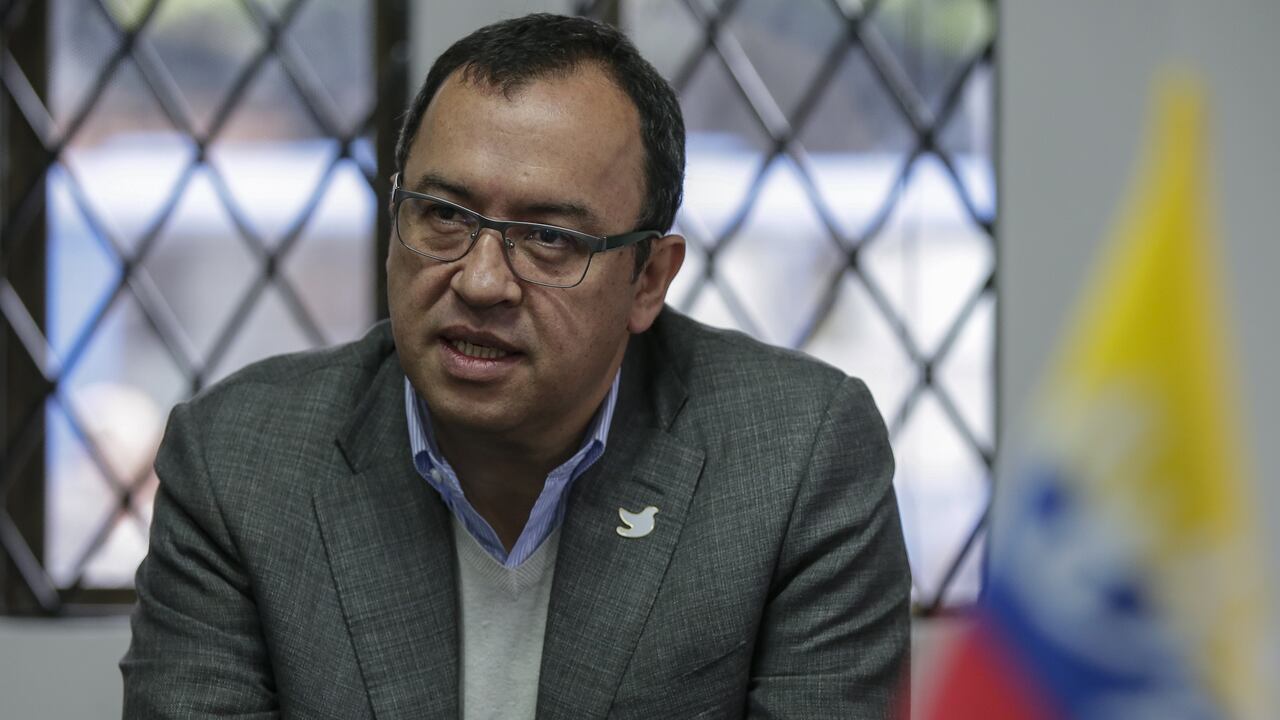 Alfonso Prada, fue Secretario General de la Presidencia y Vocero de la Casa de Nariño para la epoca de los hechos. También ocupó el cargo de director del SENA