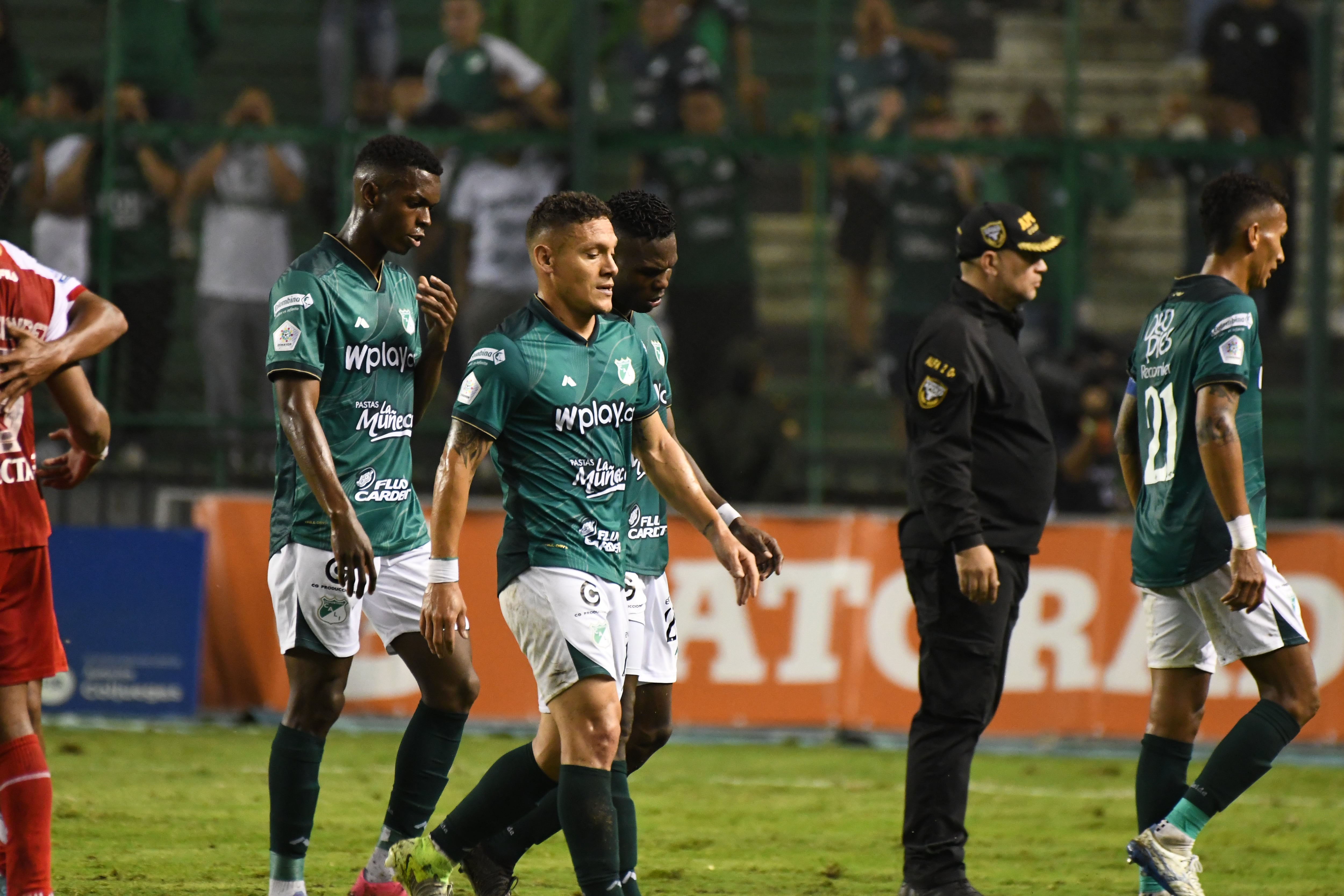 Fútbol: Dolorosa eliminación, Deportivo Cali 0 Independiente Santa Fe 2. Los azucareros quedaron fuera del octagonal de la Liga Betplay  . Foto José L Guzmán