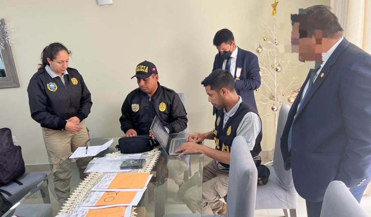 Las autoridades registraron la casa del exfuncionario Walter Ayala que trabajó para el gobierno de Pedro Castillo.
