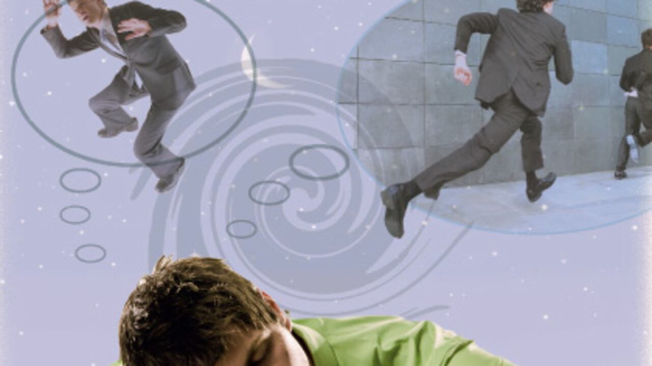 En promedio, la gente tiene al año más de 300 sueños en los que enfrenta una amenaza. Los más comunes son las persecuciones, la caída libre u olvidar una tarea importante.