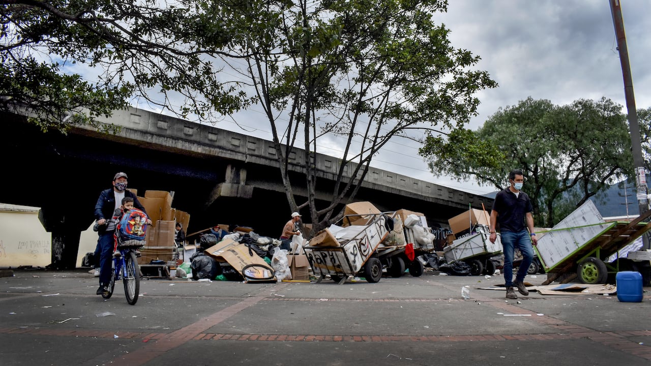 Bajo los puentes, habitantes de calle