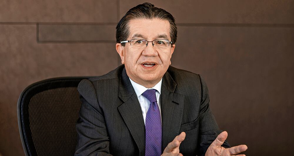 fernando ruiz Ministro de Salud