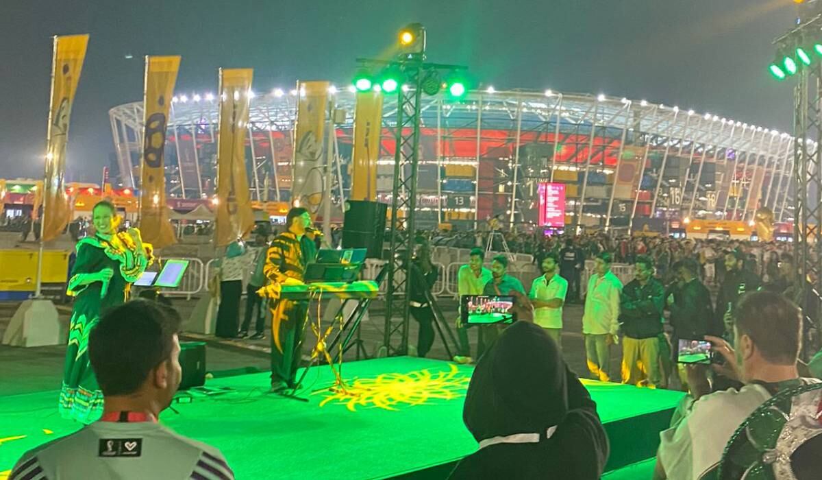 Con música de la “tierrita” llenaron de alegría a hinchas de México y Ecuador que bailaron sus canciones en pleno Mundial.