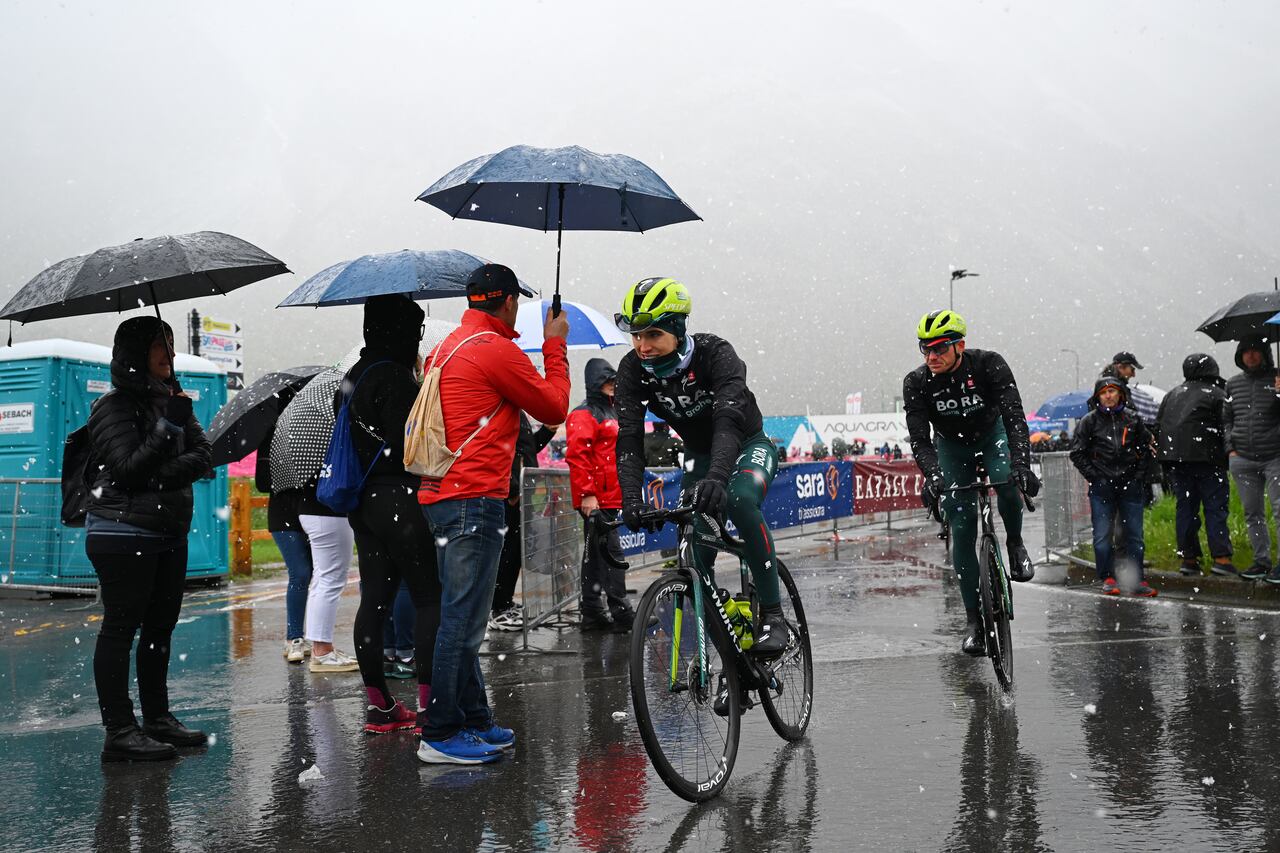 LIVIGNO, ITALY - MAY 21: (L-R) Giovanni Aleotti of Italy and Ryan Mullen of Ireland and Team BORA - hansgrohe in the rain and snow prior to the 107th Giro d'Italia 2024, Stage 16 a 206km stage from Prato di Stelvio to Santa Cristina Valgardena - Monte Pana 1625m / #UCIWT / on May 21, 2024 in Livigno, Italy. (Photo by Tim de Waele/Getty Images)