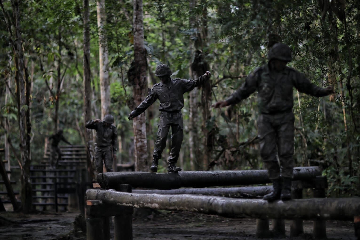 Curso de lanceros en la selva amazónica
