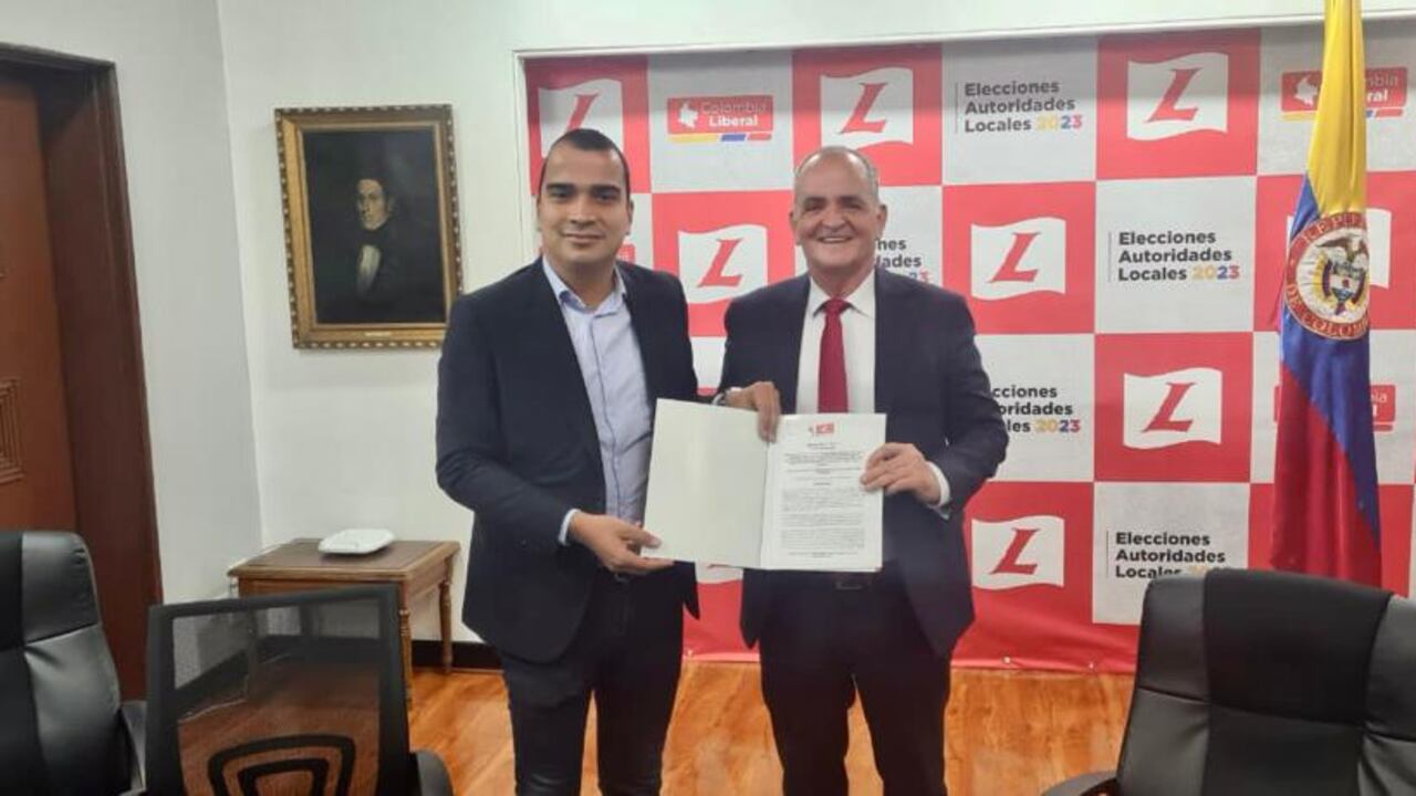 El expresidente César Gaviria firmó la resolución del Partido Liberal con la que se entregó el aval.