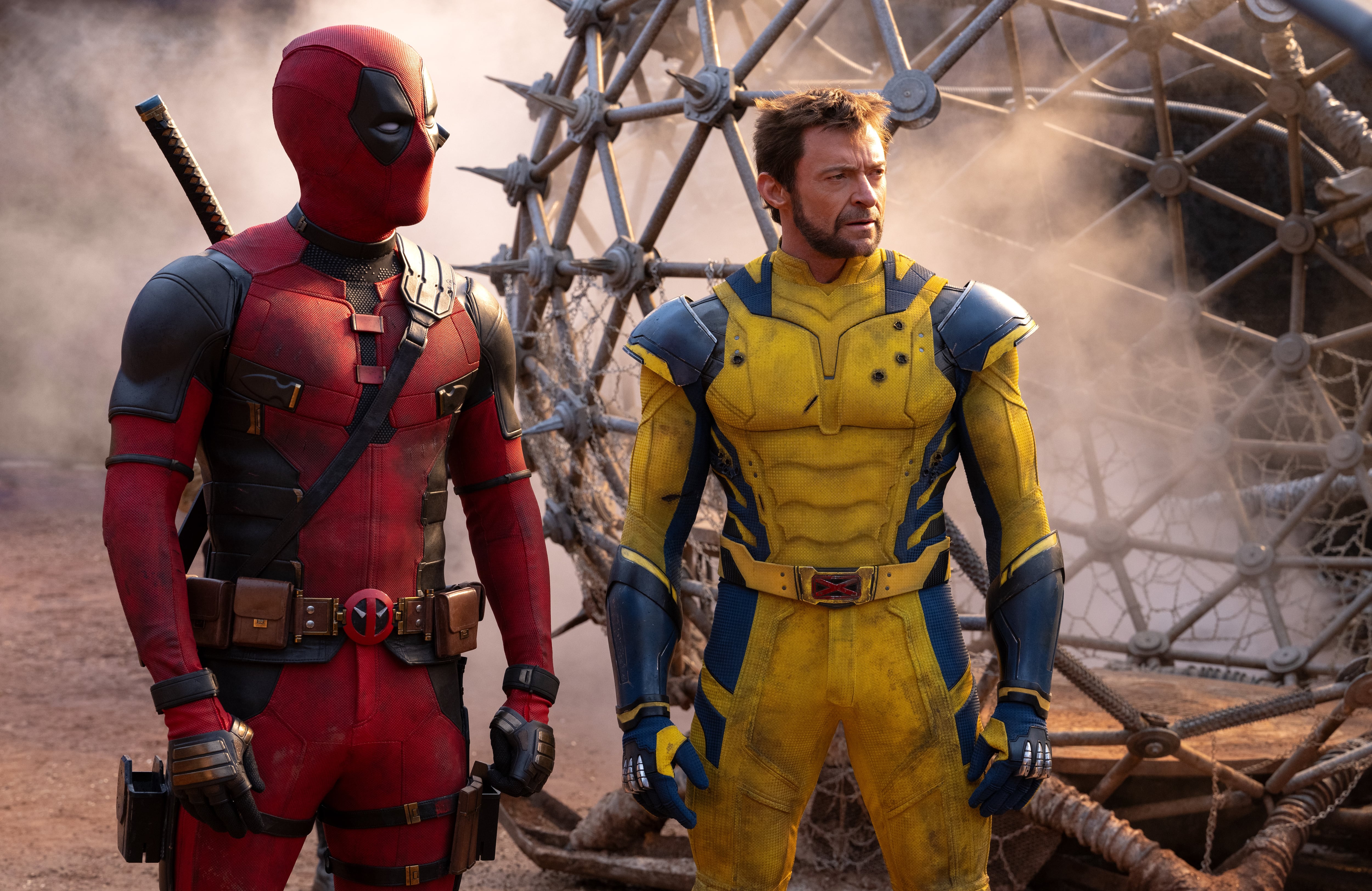 Hugh Jackman es Wolverine/Logan, Dogpool, y Ryan Reynolds es Deadpool/Wade Wilson en 'DEADPOOL & WOLVERINE'.