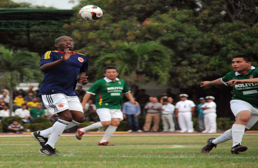 Los bolivianos macaron con insistencia a Asprilla.