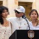 El presidente, Gustavo Petro, en compañía de sus hijas Sofía y Antonella Petro, el 21 de junio de 2026, en Bogotá