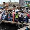 El párroco de Capurganá, José Medina, dice que llegan unos "300 inmigrantes diarios".