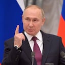 El presidente ruso, Vladimir Putin, habla durante una conferencia de prensa en Moscú, el 15 de febrero de 2022